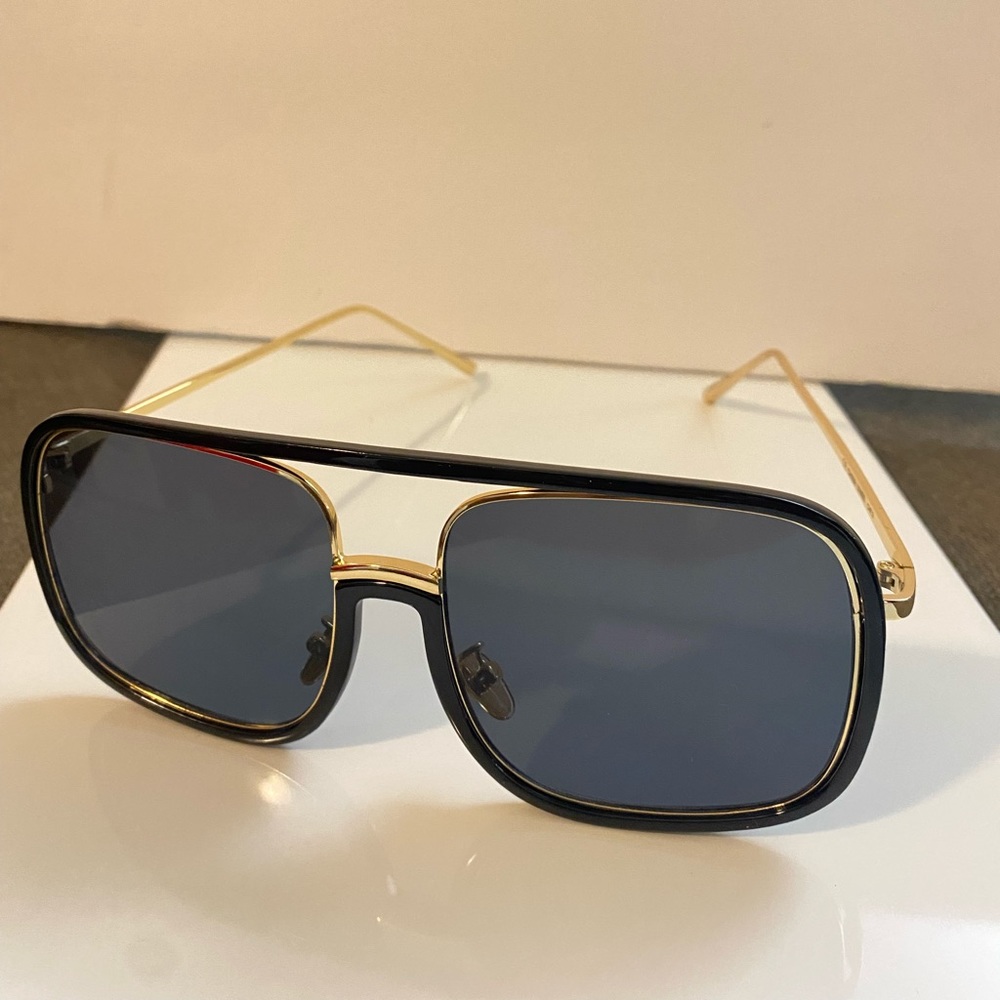 BRAND NEW BLACK AND GOLD SUNGLASSES